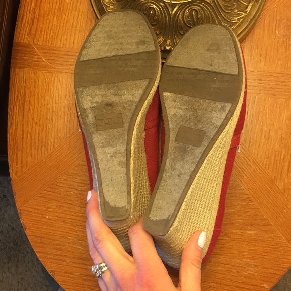 Toms Red Peep Toe Wedges sz 9 - Picture 8 of 8